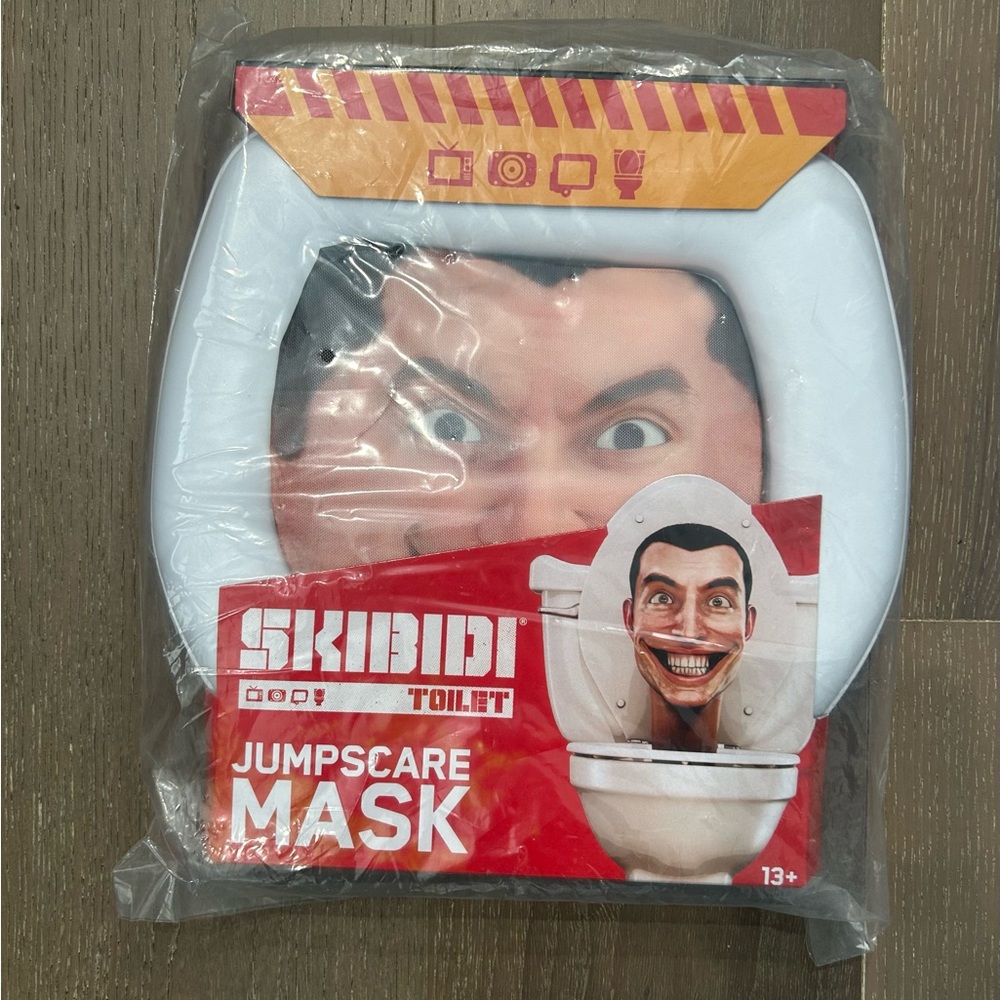 Bonkers Skibidi toilet mask.nwt(I)